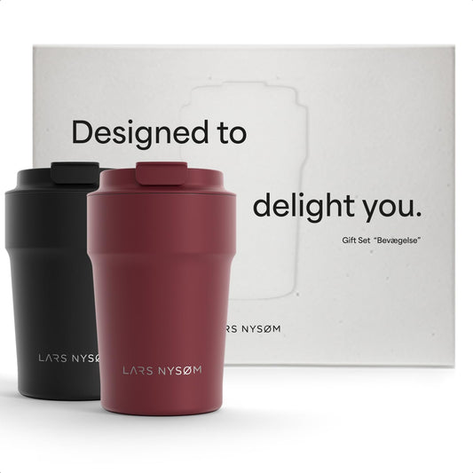 LARS NYSØM Thermokaffeebecher to go Set 2x380ml – Rot/Schwarz. Zylindrische Becher halten Getränke warm/kalt auf Reisen.