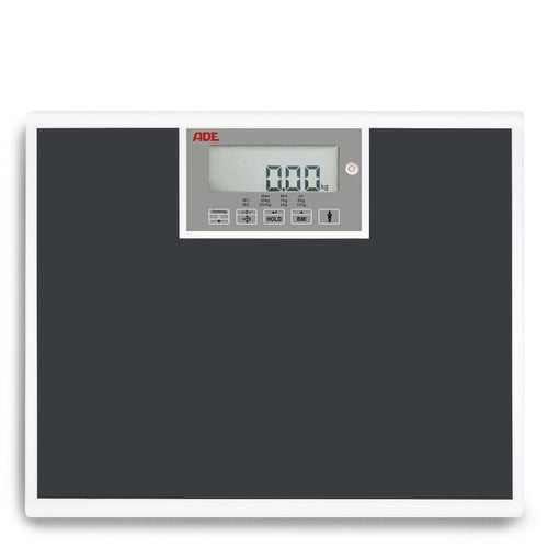 ADE M320600 Professionelle Personenwaage medizinisch ungeeicht. Weiße, robuste Waage zur präzisen Gewichtsmessung in medizinischen Einrichtungen.