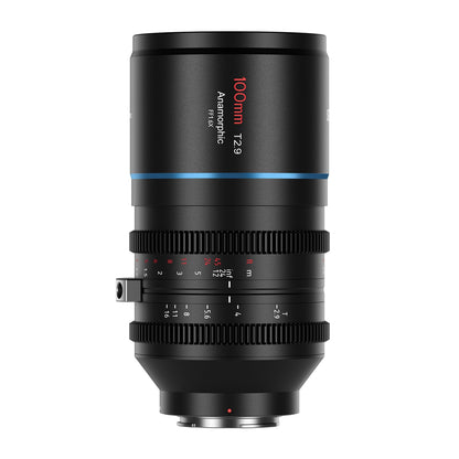 SIRUI 100mm T2.9 1.6X Full-Frame Anamorphic Objektiv - E-Mount. Schwarzes, zylindrisches Objektiv mit Glaslinsen. Erzeugt ein cineastisches 2.4:1 Breitbildformat für Full-Frame-Kameras mit E-Mount.