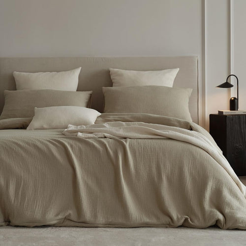 Sedefen Doppelte Musselin Bettwäsche Set 220x240 cm - Beige. Beiges, doppelt gewebtes Musselin-Bettwäsche für Decke und Kissen.