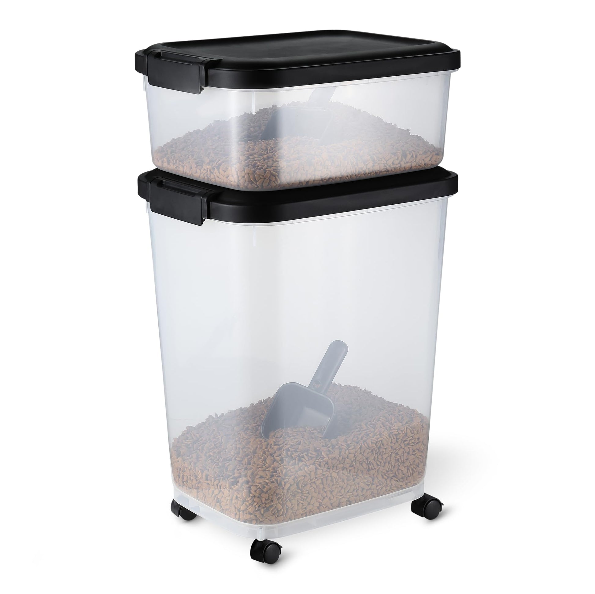 Amazon Basics Tierfutterbehälter 2er-Set mit Schaufel und Rollen, transparente Kunststoffbehälter mit schwarzen Deckeln