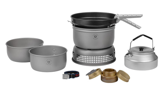 Trangia 25-4 Ultralight Sturmkocher-Set – Hardanodisiert. Kompaktes, dunkles Alu-Set zum Outdoor-Kochen.