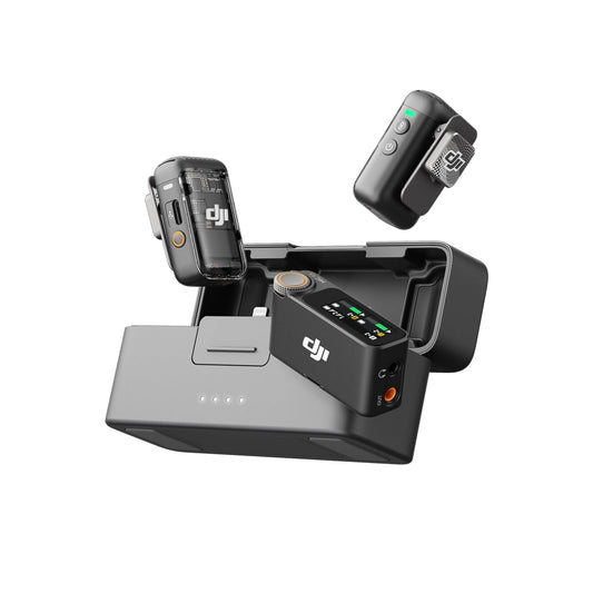DJI Mic 2 Kabelloses Mikrofon Set (2 Sender + 1 Empfänger). Kompakte, schwarze Geräte zum kabellosen Aufzeichnen von Sprache und Ton.