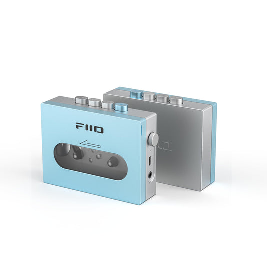 FiiO CP13 Tragbarer Kassettenspieler – Himmelblau. Ein himmelblaues, rechteckiges Gerät zum Abspielen von Audiokassetten unterwegs.