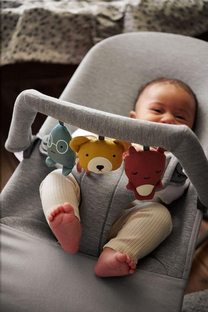 BabyBjörn Babywippe Bliss 3D Jersey Hellgrau inkl. Spielzeug