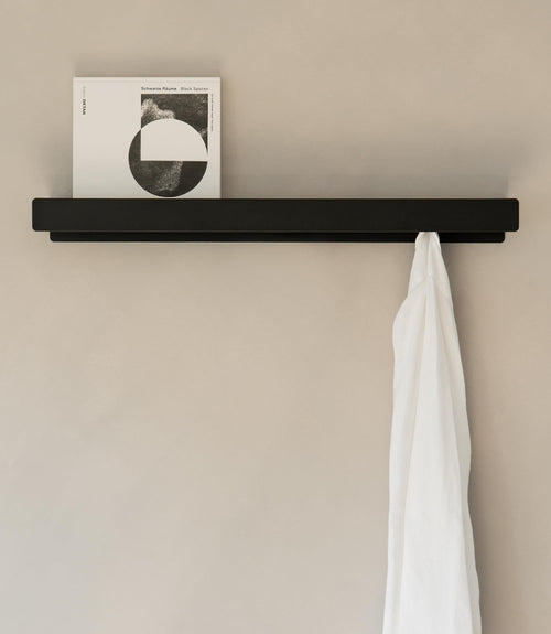 Kazai Kian Garderobe mit versteckten Haken & Ablage – Schwarz. Rechteckige Wandgarderobe für Kleidung und Accessoires.