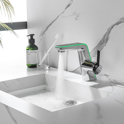 LakeBayMZC Waschtischarmatur LED Temperaturanzeige – Chrom 130mm. 130mm hoher Einhebelmischer mit LED für Wassertemperaturanzeige.