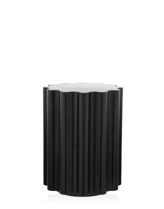 Kartell 885309 Hocker, schwarzer Kunststoff. Zylindrischer Hocker aus schwarzem Kunststoff zum Sitzen oder Abstellen.