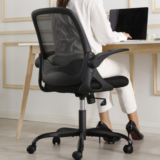 KERDOM Bürostuhl 933, schwarz, mit klappbaren Armlehnen. Ergonomischer Stuhl für langes Sitzen im Büro.