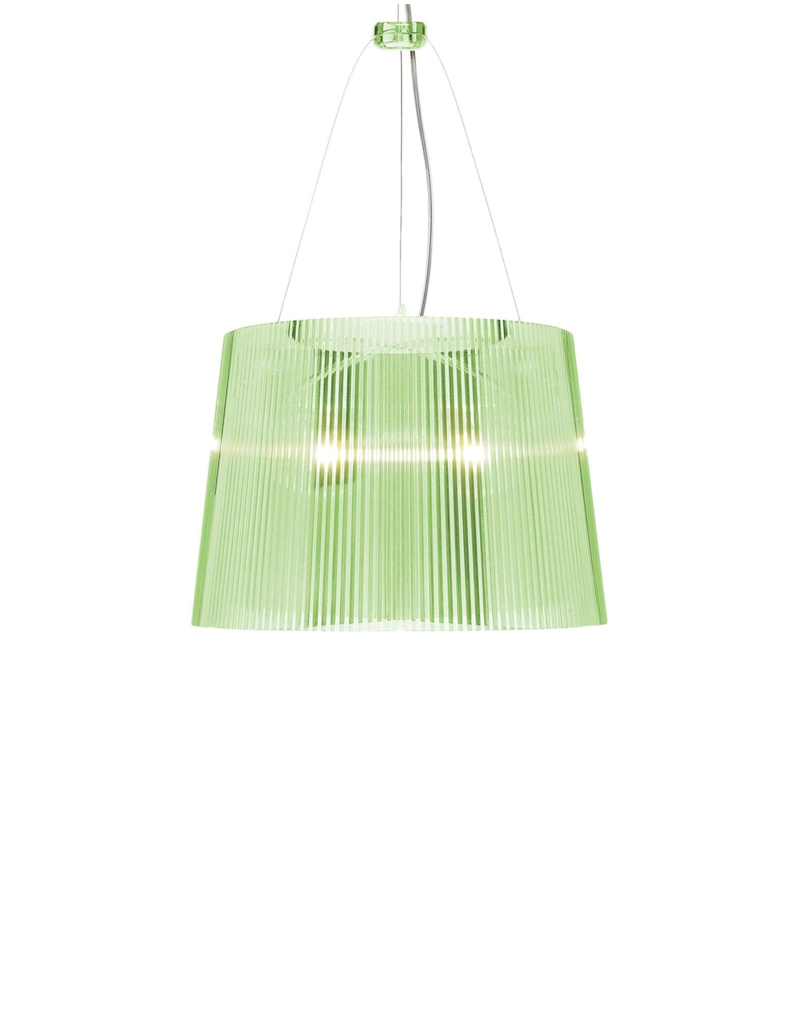 Kartell Gè Hängelampe Grün, mit grünem, transluzentem, glockenförmigem Schirm. Pendelleuchte zur Beleuchtung von Wohnräumen.