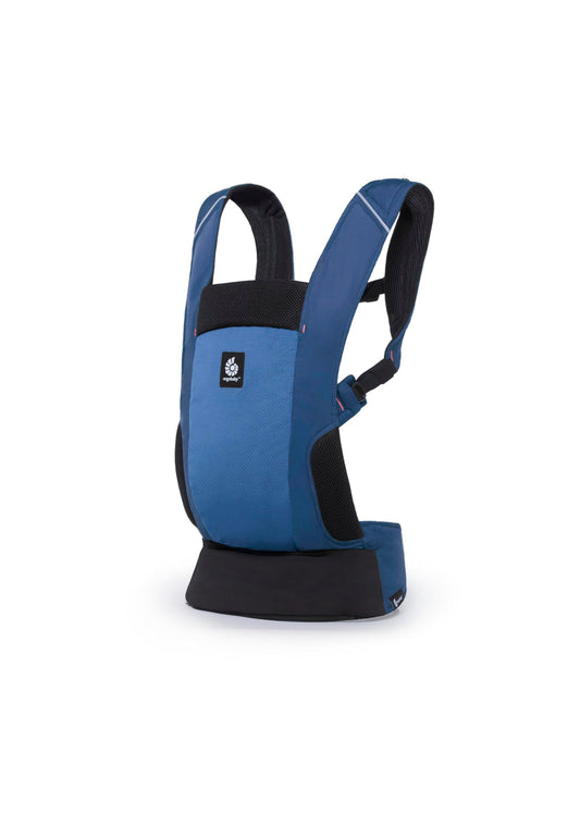 Ergobaby Away Babytrage 2-Positionen für Reisen – Midnight Blue. Dunkelblaue Trage zum Transport von Babys in zwei Positionen auf Reisen.