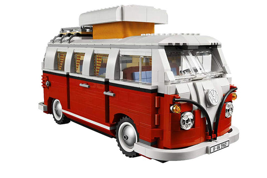 Lego 10220 Creator Volkswagen T1 Campingbus Modell (18M-3J). Rote und weiße Klemmbaustein-Nachbildung des T1. Zum Bauen eines detaillierten Display-Modells.