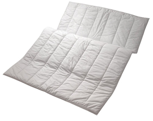 Centa-Star Famous 0226.00 Ganzjahresbett - 135 x 200 cm: Weiße Steppdecke zur Wärmeisolierung beim Schlaf.