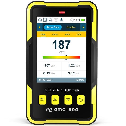 GQ GMC-800 Geigerzähler Dosimeter tragbar. Kompaktes, schwarzes Gerät zur Messung von Beta-, Gamma- und Röntgenstrahlung.