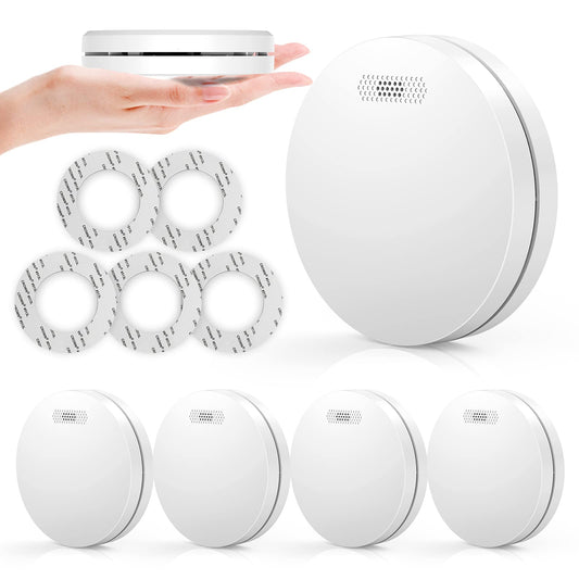 HomeProtect Rauchmelder TÜV 10 Jahre Batterie – 5er Set Flach. Flacher, weißer Melder detektiert Brandrauch zur frühzeitigen Brandwarnung in Wohnräumen.