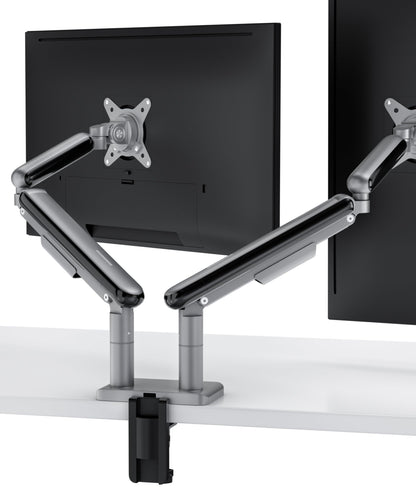 Desktronic Doppelte Monitor Halterung - bis 32" / 8kg. Schwarze VESA-Schwenkarme halten zwei Bildschirme ergonomisch.