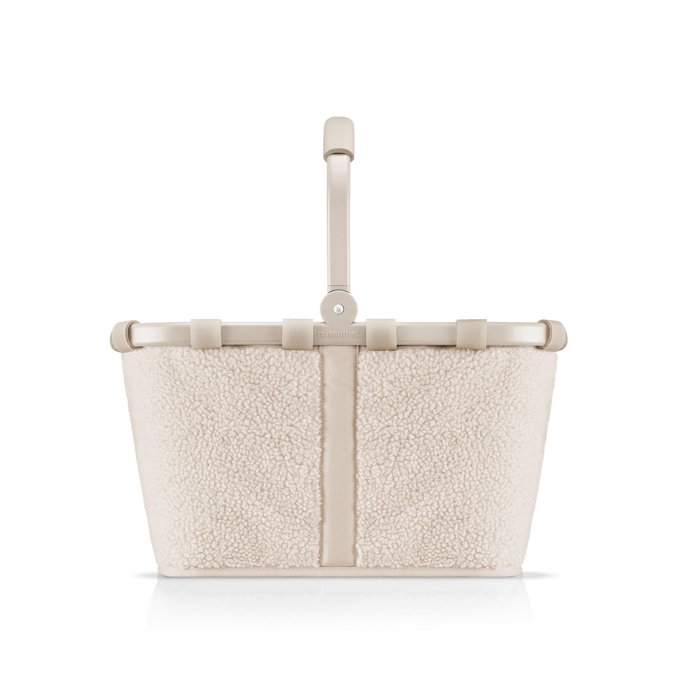 reisenthel carrybag teddy stabiler Einkaufskorb - sand. Rechteckiger Korb in Sand, Teddy-Optik, mit Tragegriff zum Transport von Einkäufen.