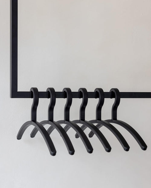 Metallbude FAY Kleiderbügel 6er Set schwarz, Kunststoff, 46 cm – schlanke Form für Jacken und Mäntel