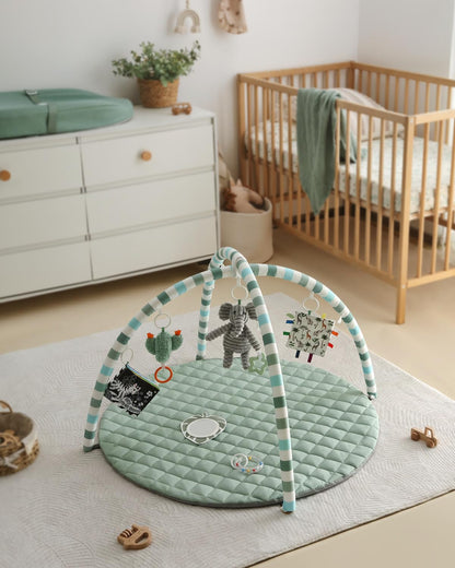 Blissful Diary Spielbogen Baby mit 6 Spielzeugen, Salbeigrün