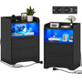 Brinlawb Nachttisch 2er Set mit Ladefunktion & LED, Schwarz. Schwarz, mit LED-Licht und Ladefunktion zur Ablage am Bett.