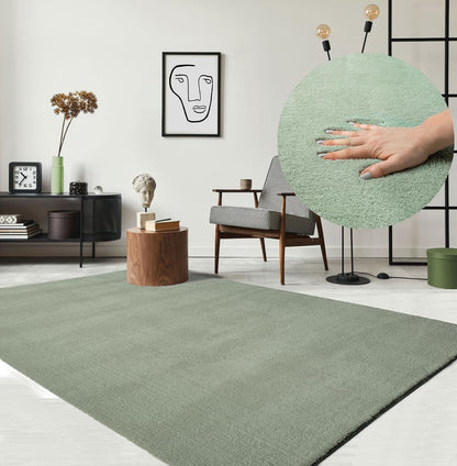 the carpet Relax Kurzflor Teppich Felloptik, Grün, 160 x 220 cm mit weichem, flauschigem Flor