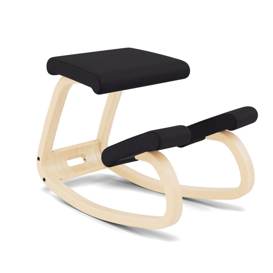 Varier Variable balans® original Kniestuhl - Natur/Schwarz. Ergonomischer Kniestuhl. Fördert offene, dynamische Sitzhaltung, entlastet Wirbelsäule am Schreibtisch.