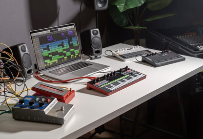 IK Multimedia UNO Synth Pro Desktop Polyphoner Synthesizer