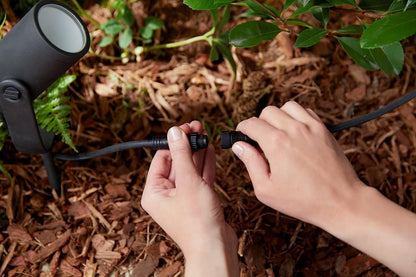 Philips Hue White & Color Ambiance Lily Gartenspot 4er Set Schwarz