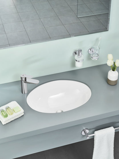 GROHE BauEdge Einhand-Wannenbatterie 23334000 – Chrom
 GROHE BauEdge Einhand-Waschtischbatterie 23758000 – Chrom M-Size