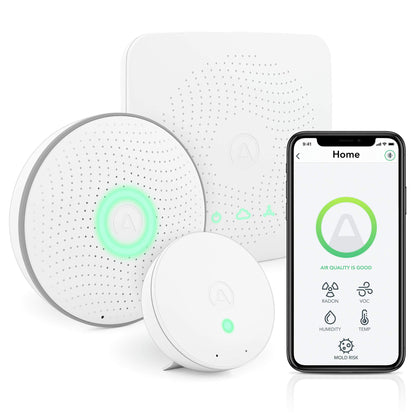 Airthings House Kit Radon & Raumluft Monitor - Mehrraum 420. Weiße, kompakte Monitore überwachen Radon und Raumluftwerte.