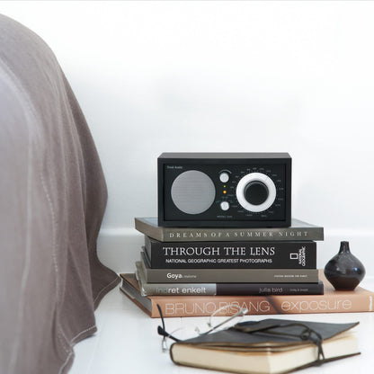 Tivoli Audio Model One UKW/MW Tischradio – Schwarz/Silber