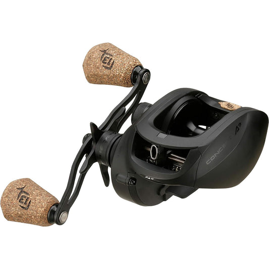 13 FISHING Concept A3 Baitcast-Rolle für Spinnfischen Schwarz. Eine schwarze Baitcast-Rolle zur präzisen Schnurkontrolle beim Spinnfischen.