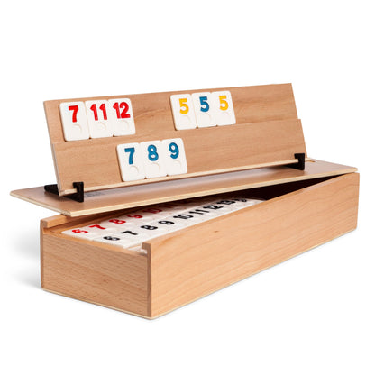 WOODTASTIC Rummy Brettspiel aus massivem Buchenholz, 106 Kacheln – Melamin-Steine mit geschnitzten Zahlen