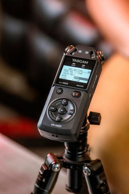 Tascam DR-05XP Mobiler 2-Kanal-Audiorecorder mit 32-Bit-Float