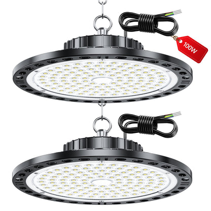 LAMLAMCK LED Hallenstrahler UFO 100W 6500K – 2er Set. Zwei runde, graue LED-Strahler in UFO-Form beleuchten große Hallenflächen.