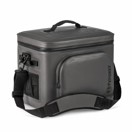 Petromax kx-bag22 Softcooler 22L Outdoor-Kühltasche Grau. Graue Kühltasche zum Kühlen von Getränken und Lebensmitteln im Outdoor-Bereich.