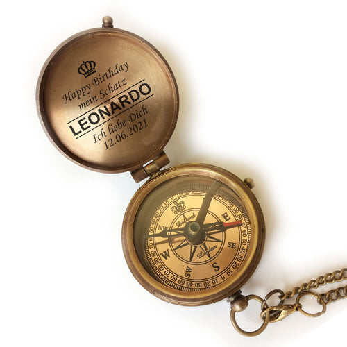 Lasernauten Kompass aus Messing mit Wunschgravur und Ledertasche in Vintage-Optik an Kette