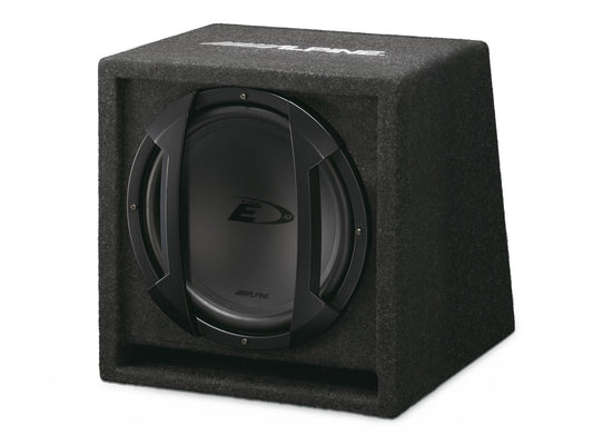 Alpine SBE-1244 BR Bassreflex Subwoofer mit Gehäuse: Schwarzer, quaderförmiger Tieftöner. Reproduziert tiefe Frequenzen für KFZ-Audiosysteme.