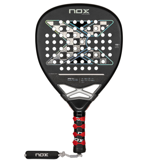 Nox AT Genius Attack 18K Padel Schläger - Agustín Tapia 2024. Rauten-Padel-Schläger mit 18K Carbonfläche zum Padelspielen.
