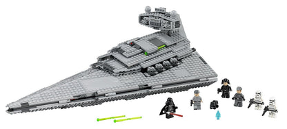 LEGO Star Wars Imperial Destroyer Modellbausatz 75055: Graues, dreieckiges Modell aus LEGO-Steinen. Zum Bauen und Ausstellen als Sammlerstück.