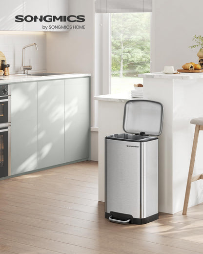 SONGMICS Mülleimer 30 Liter, Treteimer aus Stahl, Softclose, silbern