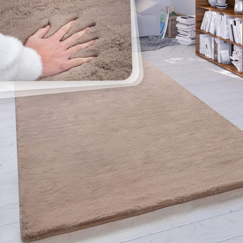 Paco Home Hochflor Shaggy Kunstfell Teppich 200x290 cm Beige. Rechteckiger, beiger Teppich mit langem Flor. Dient der Bodengestaltung in Wohnräumen.