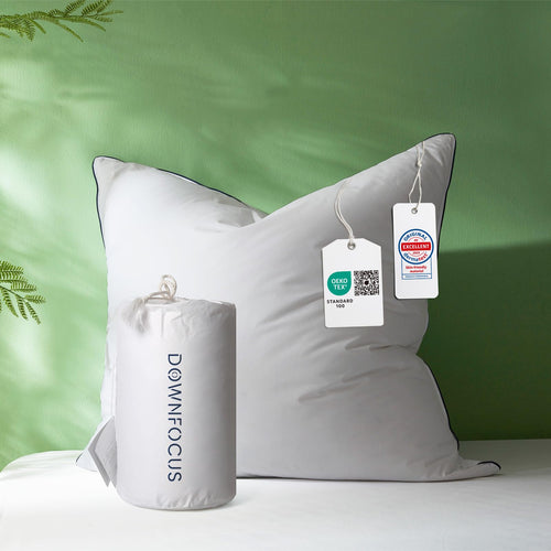 DOWNFOCUS Kopfkissen 80x80, 3-Kammer Daunen-Federkissen, Oeko-Tex – mittelfestes Nackenstützkissen
