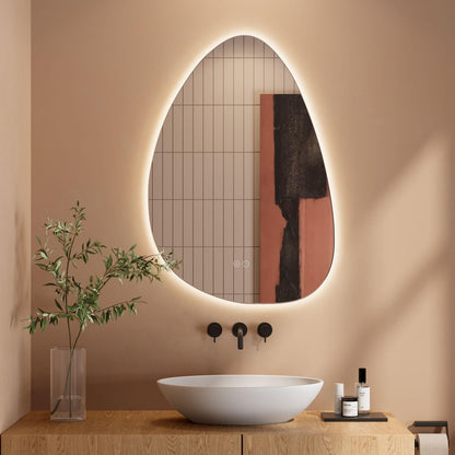 Dripex LED Badezimmerspiegel Dimmbar Asymmetrisch – 80x55 cm. Silbern reflektierend, asymmetrisch, mit dimmbarer LED. Für Badbeleuchtung & Betrachtung.