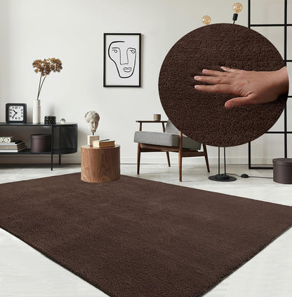 the carpet Relax Kurzflor Teppich in Felloptik, Braun, 200 x 280 cm – rechteckig mit flauschigem Polyester-Flor