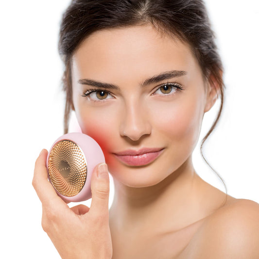 Foreo UFO LED-Gesichtsmaske – Rotlicht & Massage. Scheibenförmiges Gerät zur Gesichtsbehandlung durch Rotlicht und T-Sonic-Massage.