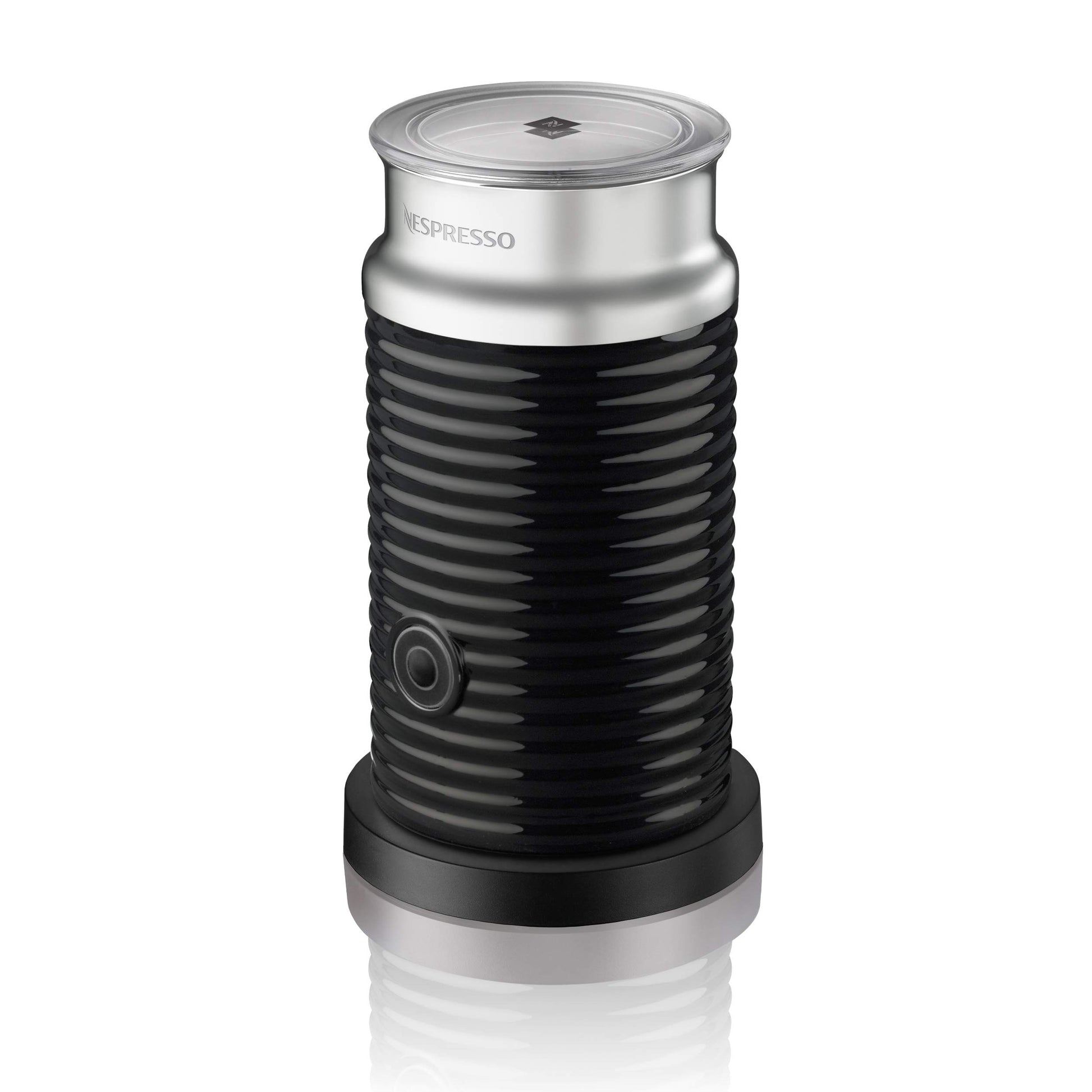 Nespresso Aeroccino 3 Milchaufschäumer - Schwarz. Zylindrischer, schwarzer Milchaufschäumer zur Zubereitung von kaltem oder warmem Milchschaum per Induktion.
