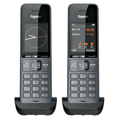 Gigaset Comfort 520HX Duo DECT Telefon – Titan-Schwarz. Zwei rechteckige, titan-schwarze Mobilteile für schnurlose Festnetztelefonie.