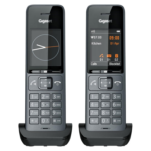 Gigaset Comfort 520HX Duo DECT Telefon – Titan-Schwarz. Zwei rechteckige, titan-schwarze Mobilteile für schnurlose Festnetztelefonie.