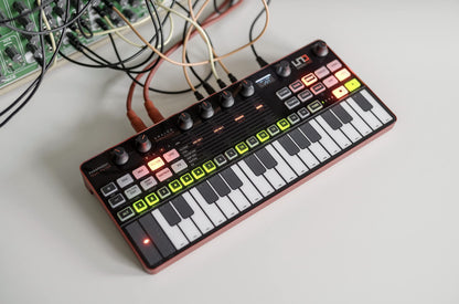 IK Multimedia UNO Synth Pro Desktop Polyphoner Synthesizer